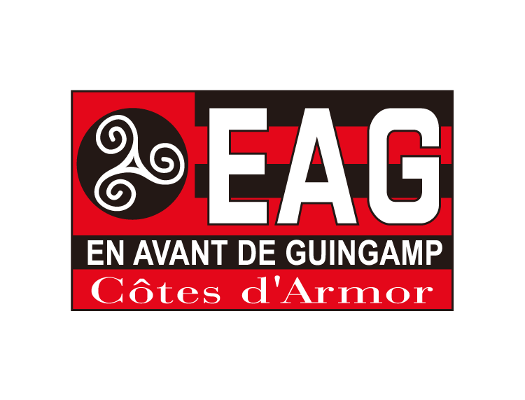 气得双手握拳！