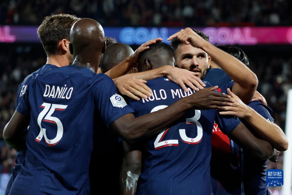 巴萨双喜！德容、费尔明重返训练场 弗利克迎战力增强