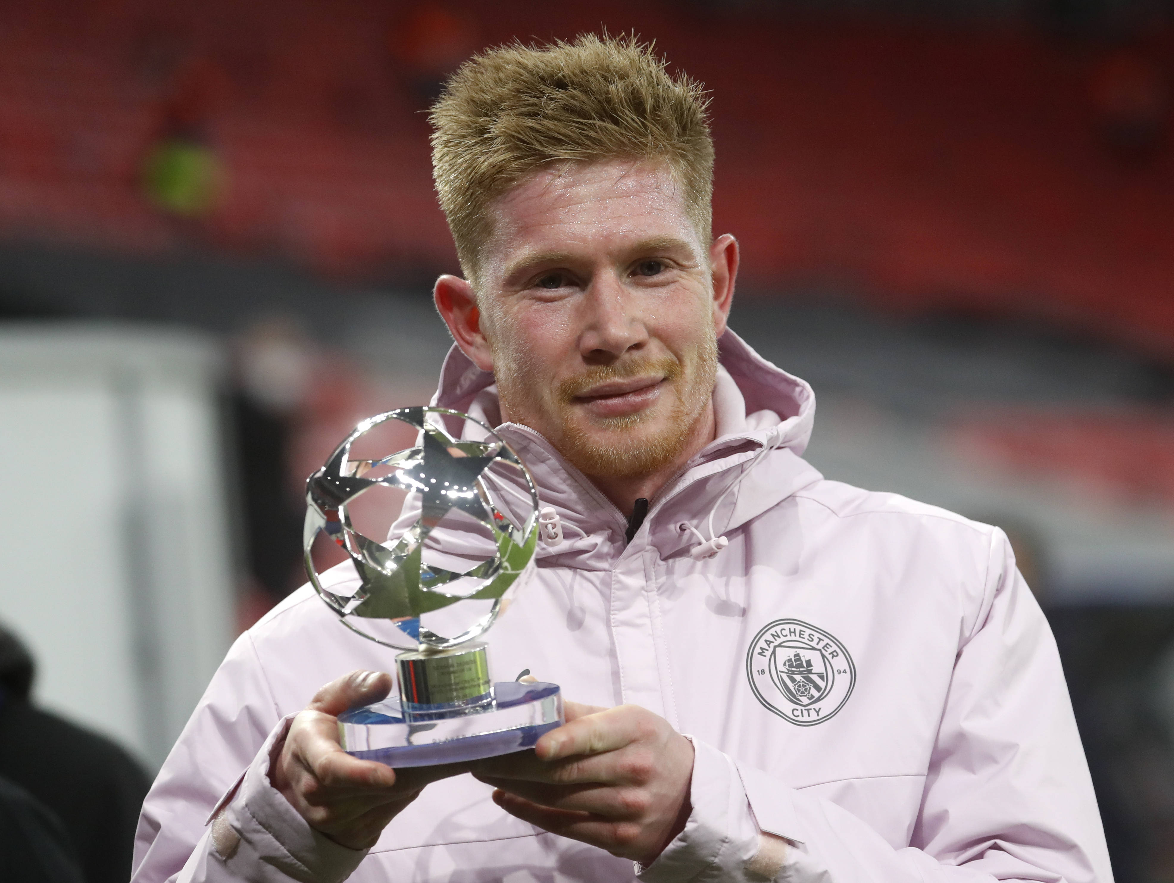 备受关注，伊万卡-特朗普的三个孩子作为梅西等人的球童入场