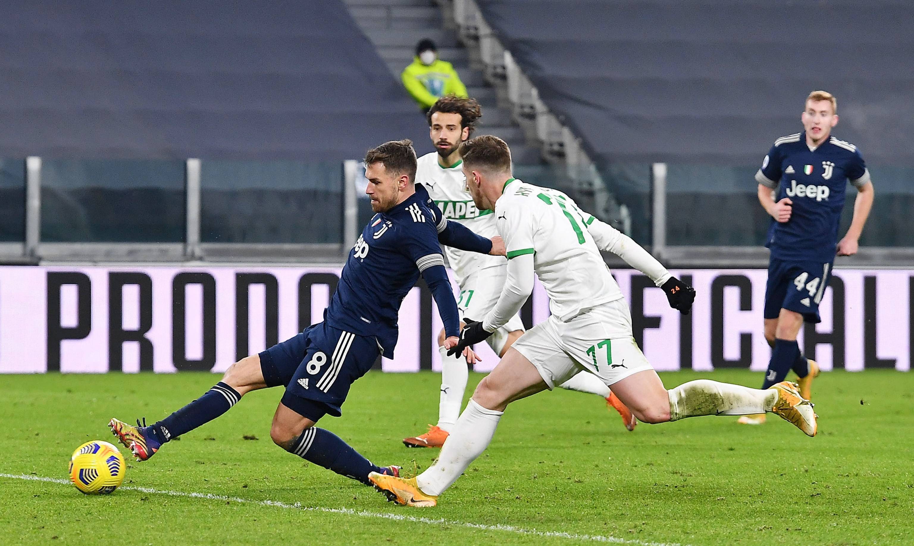 阿森纳3-1完胜拜仁，五档次差距尽显，欧冠小组赛掀翻对手