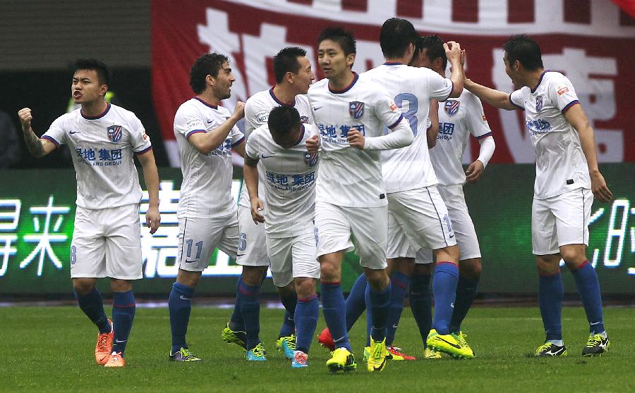 冠军捧杯时刻！这张合影里，有国乒三连冠的荣光，更有竞技体育的热血与温情！