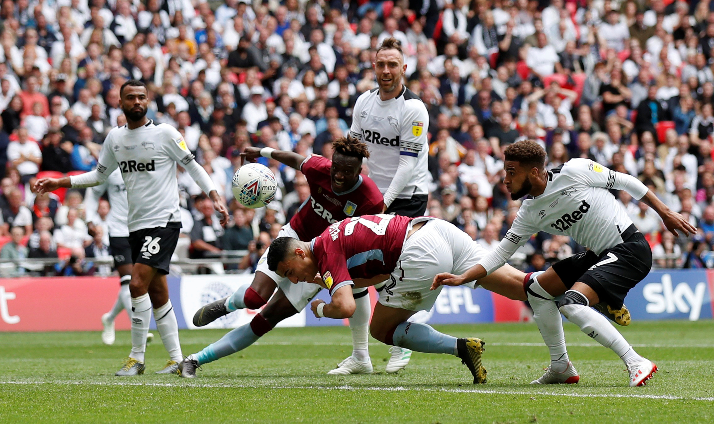 TA：恩佐对切尔西来说非常重要，他是马雷斯卡战术的驱动器