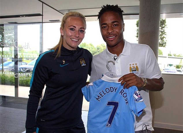 莫斯克拉在对阵小蜜蜂的比赛中伤退，阿森纳后防3人受伤